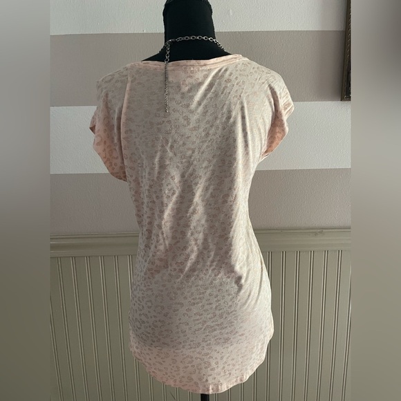 Jennifer Lopez Light Pink Animal Print Tee - Picture 2 of 5